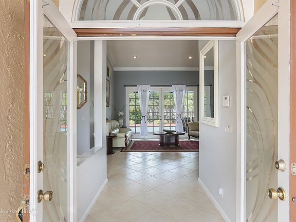 4th image of 12661 Magnolia Ct
