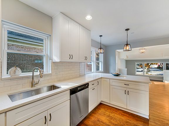 4th image of 10309 Kedvale Ave