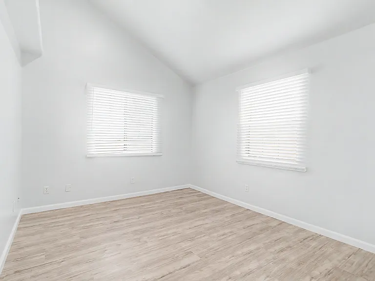 14613 Estrella Ave — Photo 16
