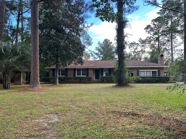 3250 Plantation Ln, Waycross, GA 31503