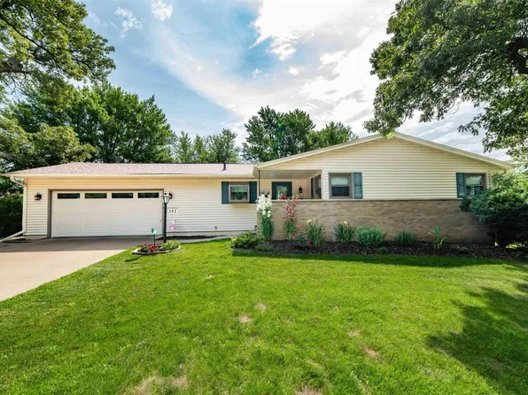 141 Sherwood Dr, Geneseo, IL 61254