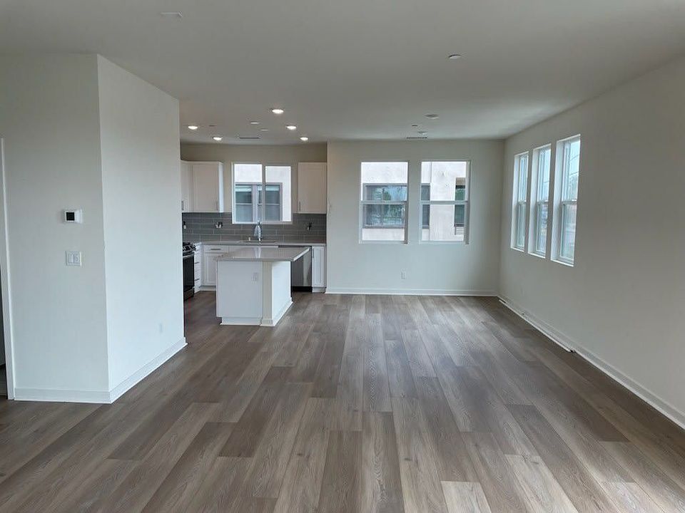 2nd image of 2951 W Lincoln Ave #3