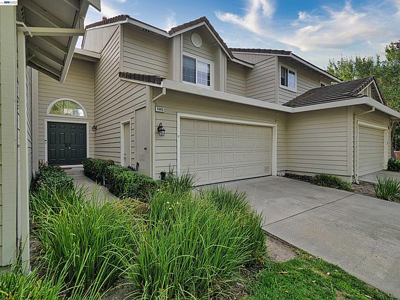 3rd image of 7445 Rolling Hills Cir