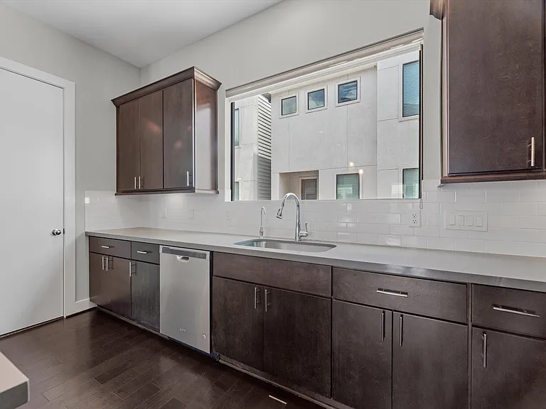 1615 Milby St #B — Photo 8
