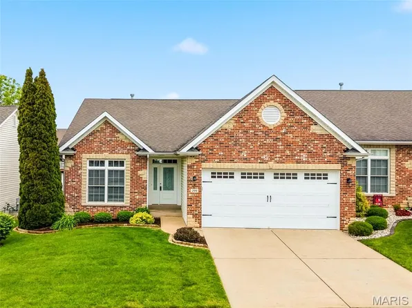 299 Glasgow Dr, Saint Charles, MO 63301