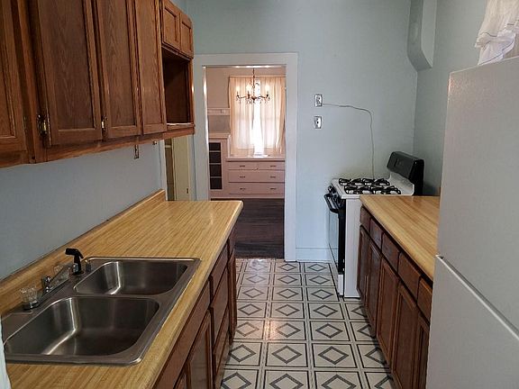 4th image of 3424 Douglas Ave