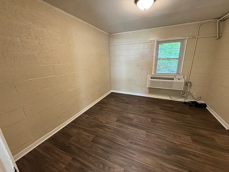 Gurley Flats — Photo 18