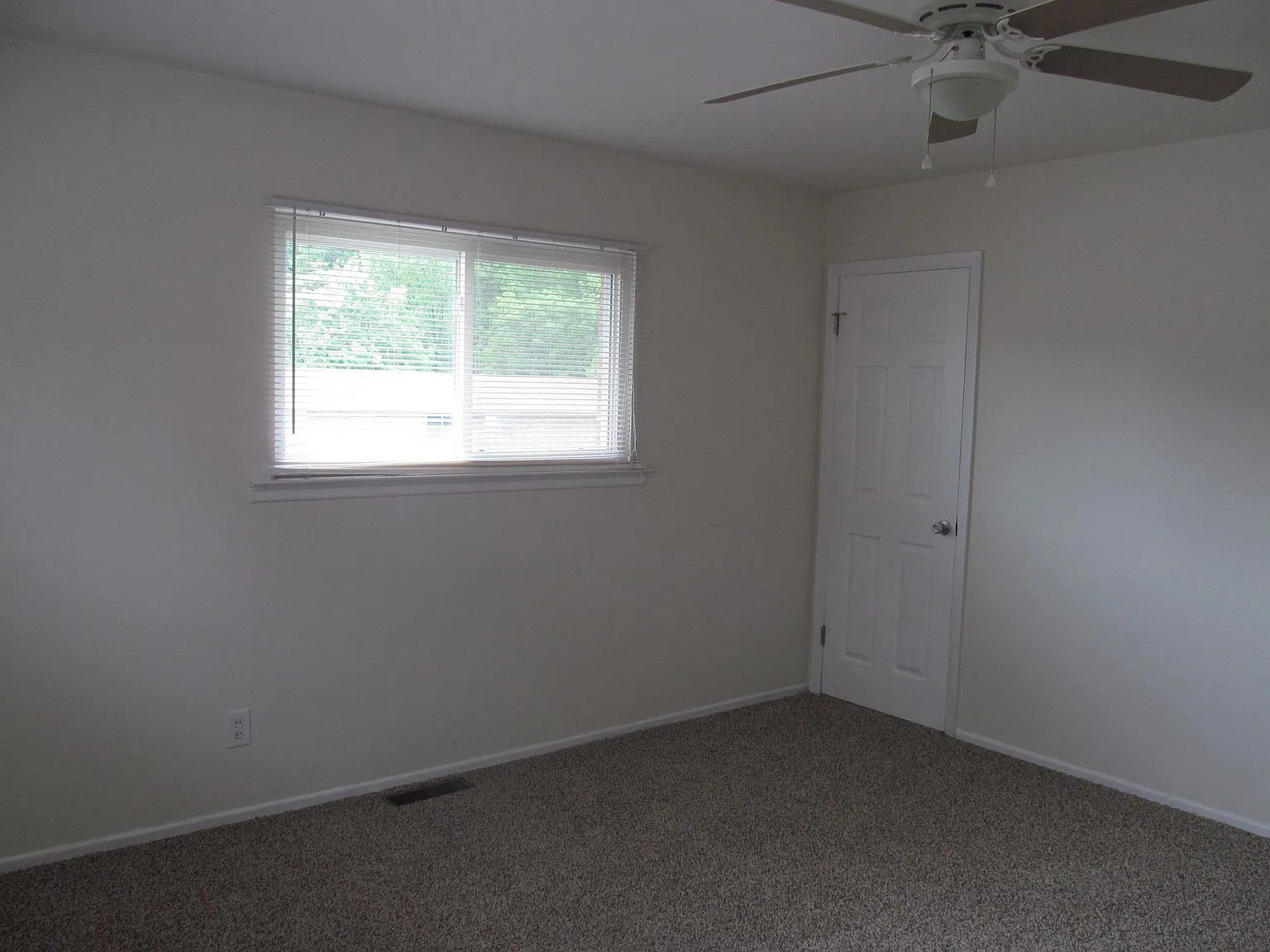 2 bed, 1.5 bath, 1000 sqft, $1,150 — Photo 4
