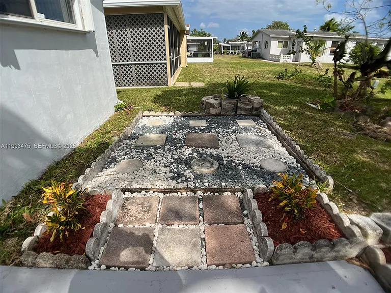 6990 NW 17th St — Photo 15