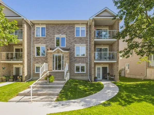 225 Oak St #2104, Gananoque, ON K7G 2R5