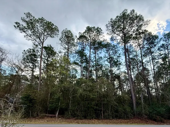 85537 Diamondhead Dr W #5&6, Diamondhead, MS 39525