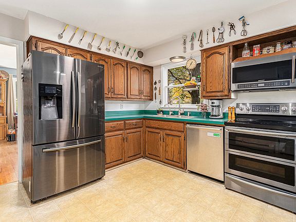 4th image of 209 Edgebrook Dr