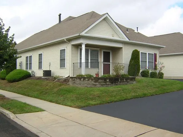 57 Avenrowe Ct, Fairless Hills, PA 19030