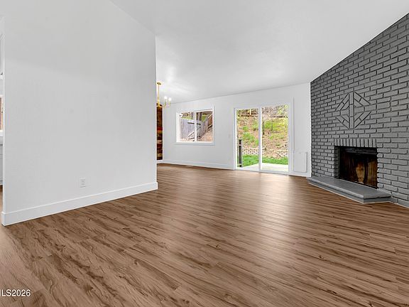 3rd image of 3425 Scottsdale Rd