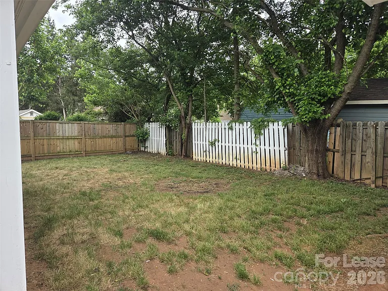 121 Foxglove Dr — Photo 13