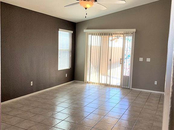 Living room vaulted ceiling