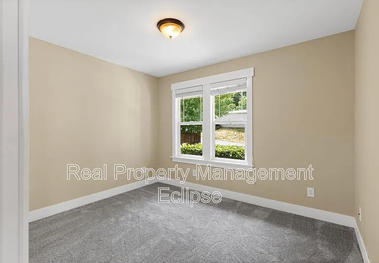 26616 NE Valley St #A — Photo 16