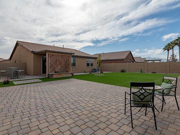 029_Spacious Backyard