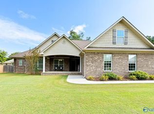 303 Ferncrest St SW, Hartselle, AL 35640