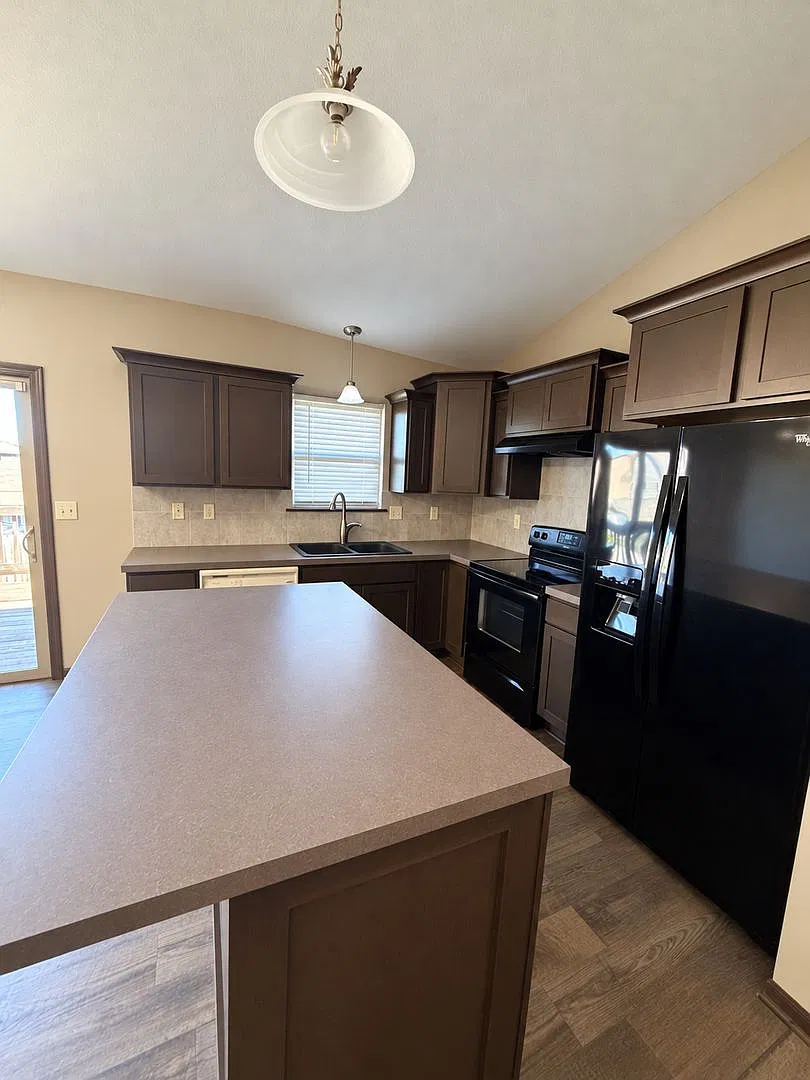 5502 S Meadowview - 5 Bedroom, 3 Bathroom Home with 3-Car Garage - $1,995 — Photo 1
