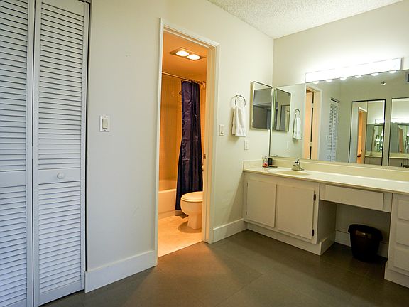 4th image of 20225 NE 34th Ct APT 1814