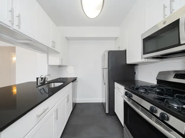 140 Riverside Boulevard image 5 of 17