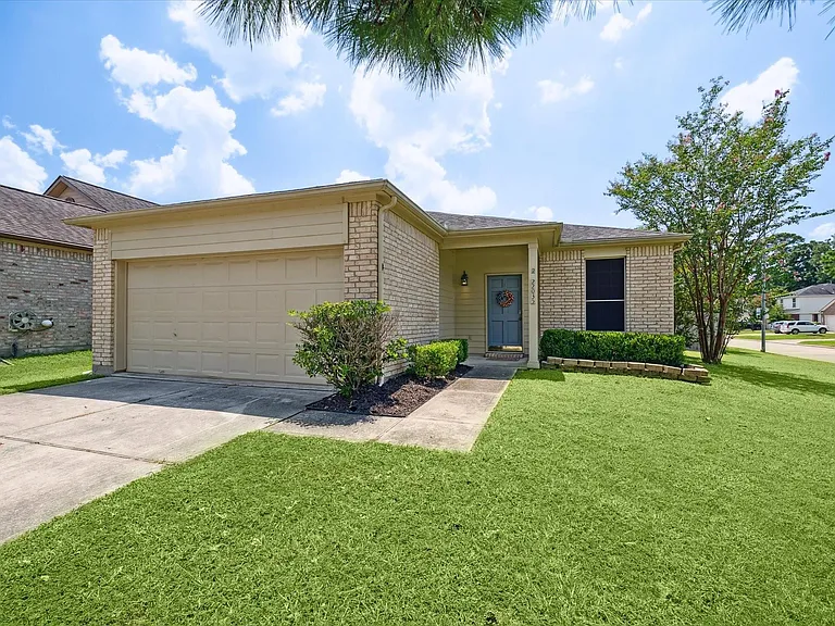 22035 Holly Branch Dr — Photo 1
