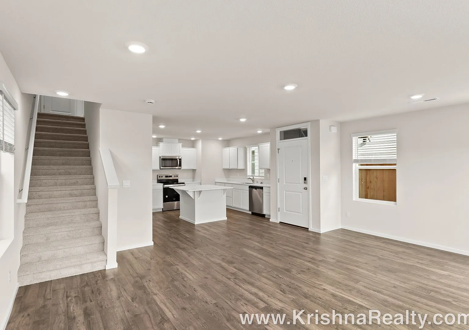 Spacious 2-Year-Old New Construction 4-Bedroom Home With Loft, 2-Car Garage & Private Yard — Photo 3