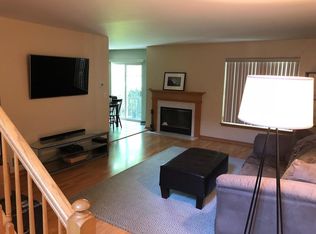 45 Colonial Ct, Streamwood, IL 60107