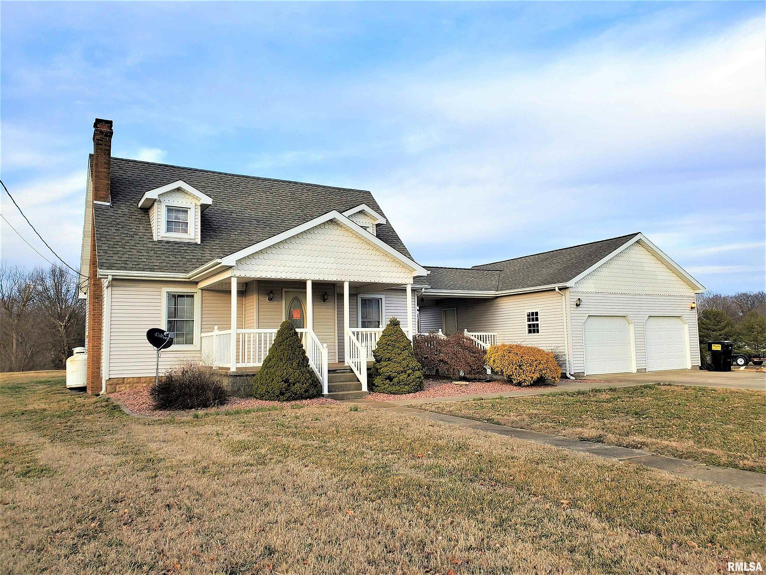 104 E Locust St, Galatia, IL 62935 Zillow