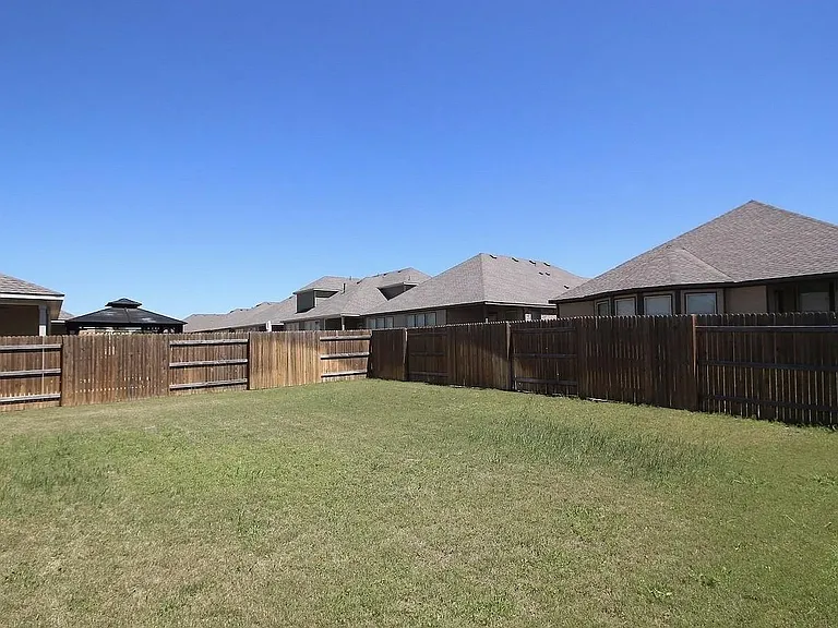 3005 Angelina Ct — Photo 16
