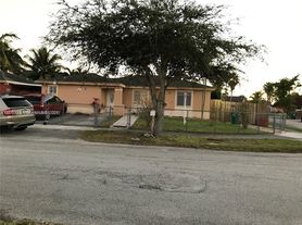 12636 SW 211th St, Miami, FL