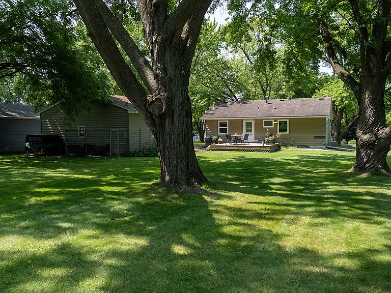 410 Strathmore Ln SE — Photo 22
