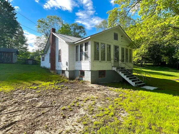 447 Settlement Dr, Charmco, WV 25958