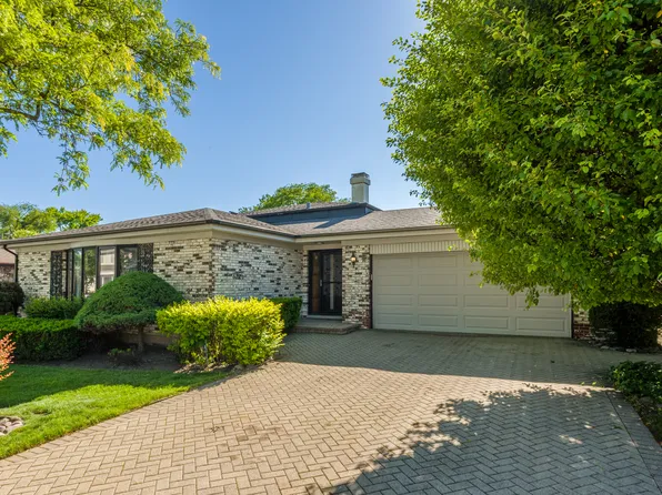 72 Marina Dr, Des Plaines, IL 60016