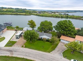 507 Islet Dr, Runaway Bay, TX 76426