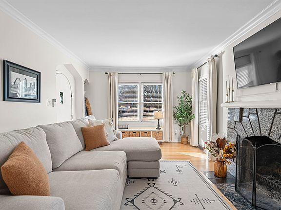 5th image of 1633 38th St