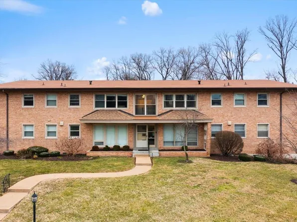 4 Delcrest Ct APT 203, Saint Louis, MO 63124