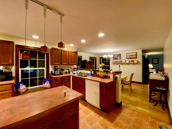 146 Saint Mary St APT 2, Saint Johnsbury, VT 05819