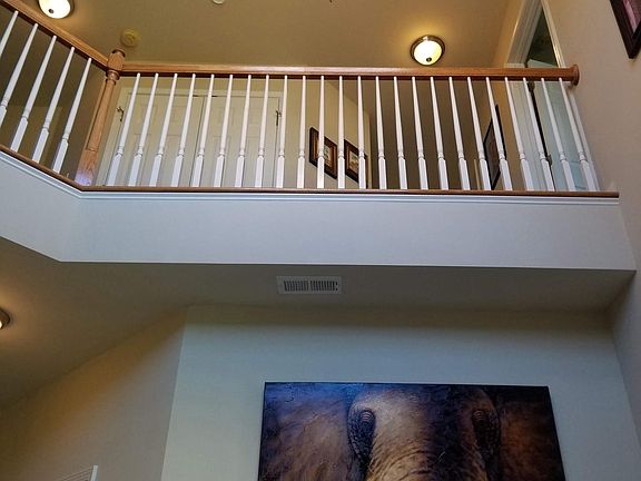 2 story foyer at entrance