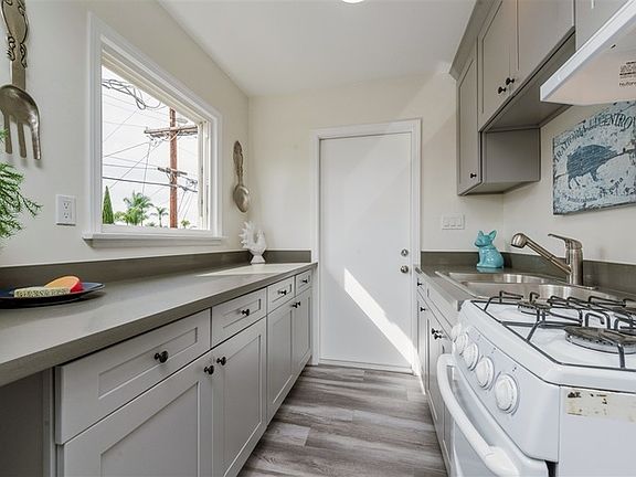 2nd image of 4569 1/2 Marlborough Dr #4520