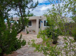1104 Calle Florinda, Santa Fe, NM 87507