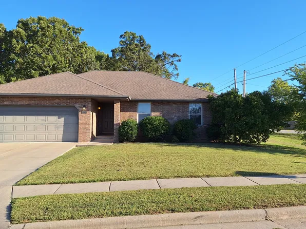 1305 E Hampton Drive, Ozark, MO 65721