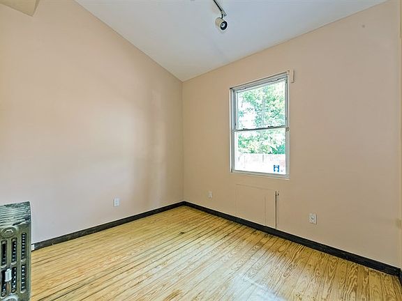 3rd image of 16503 85th Ave