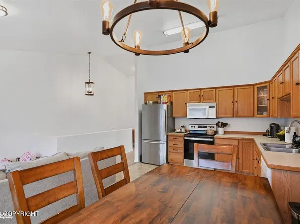 7432 Meadow St #7E, Anchorage, AK 99507