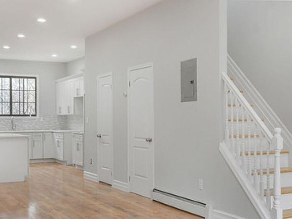 4th image of 837 E 231st St