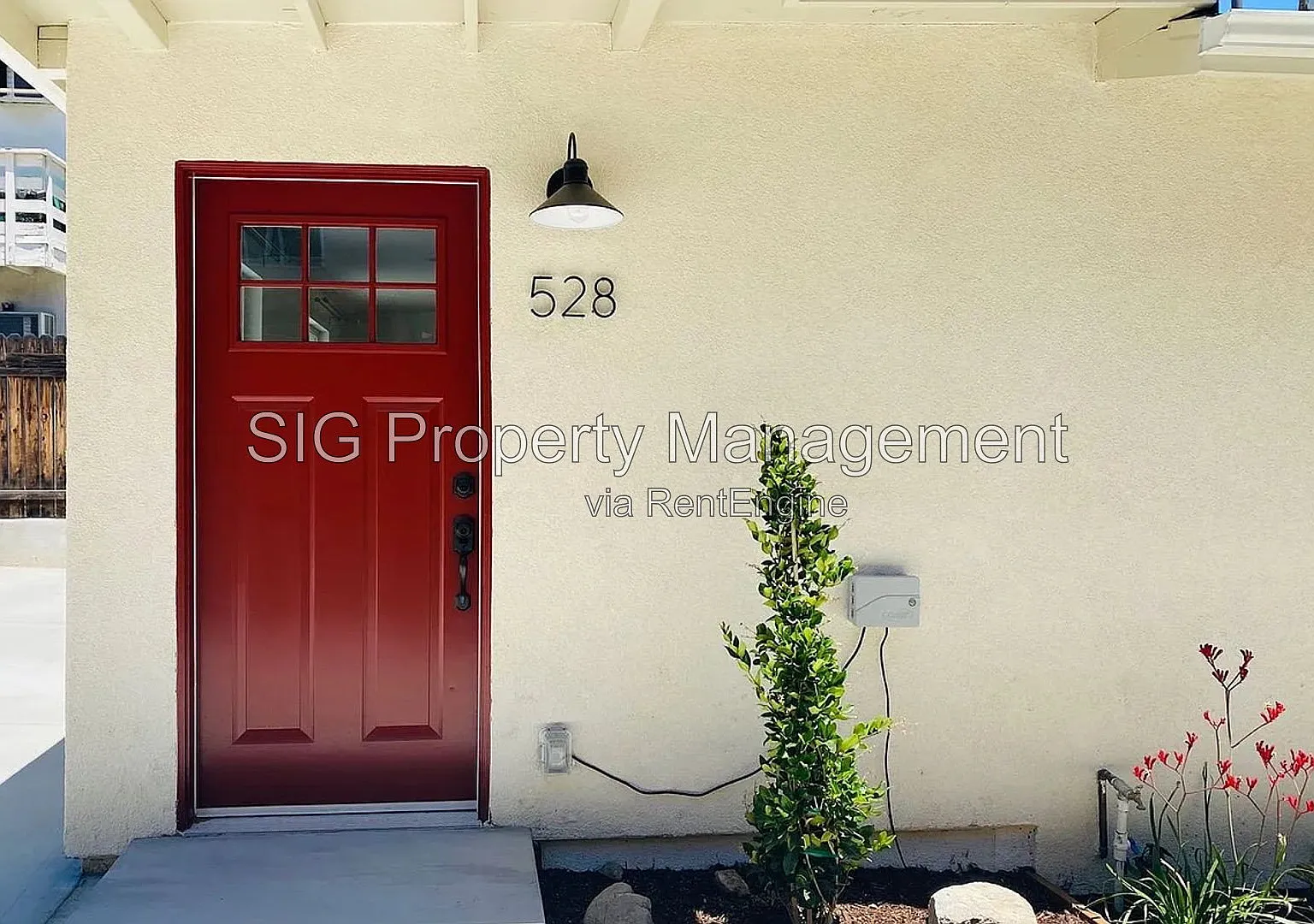 526 E Providencia Ave — Photo 3