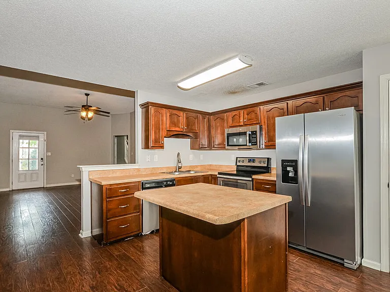 4313 Genevieve Dr — Photo 9