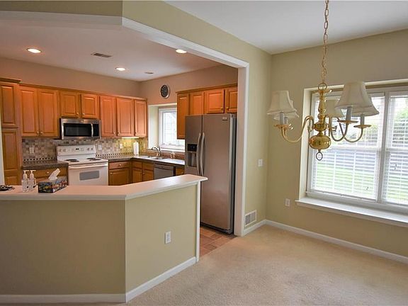 5th image of 139 Glenmoor Cir S