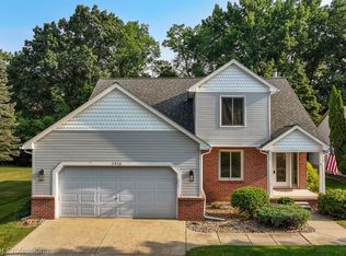 7978 Hoffman Dr, Waterford, MI 48327